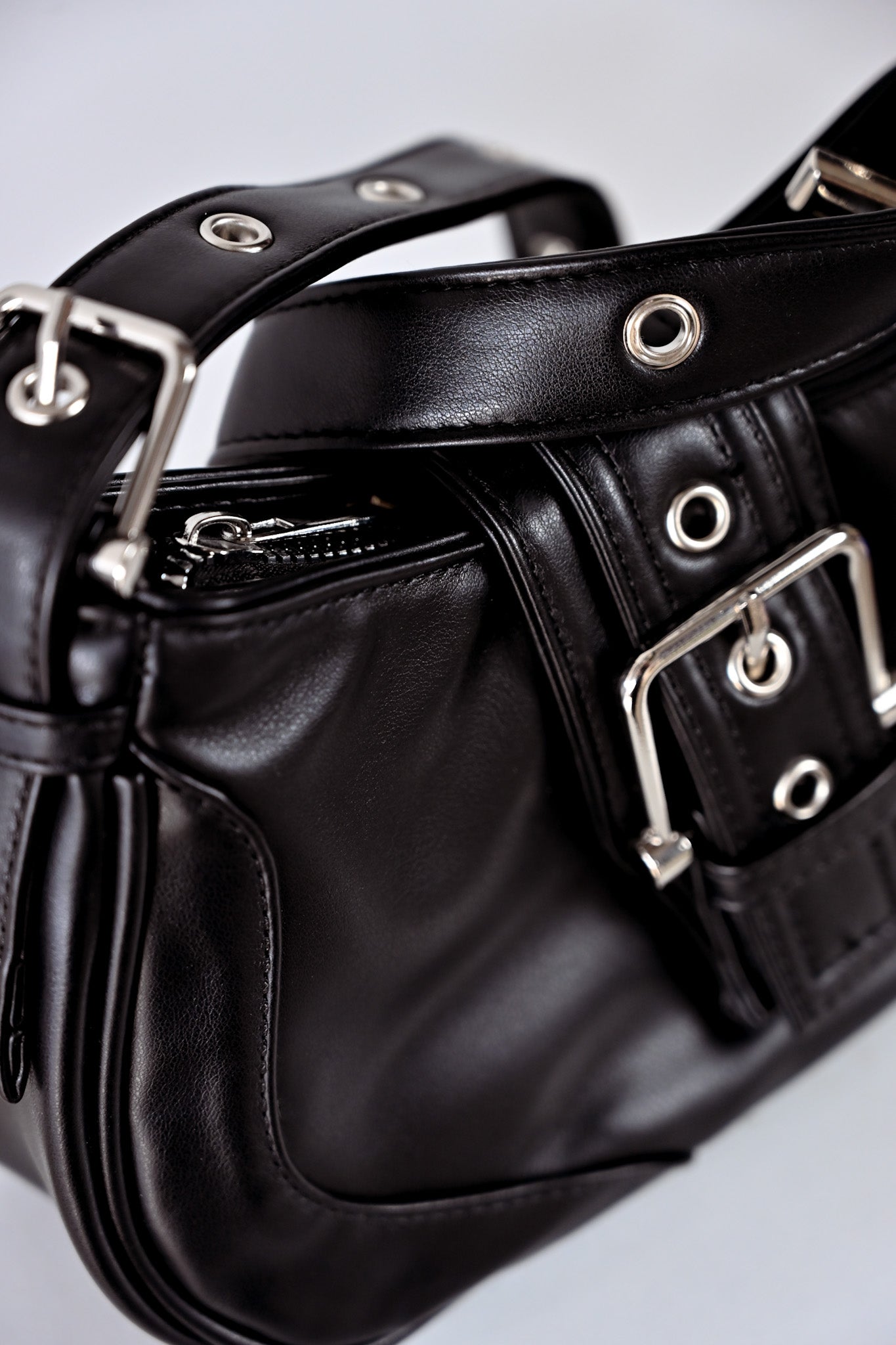 Roxie sling bag