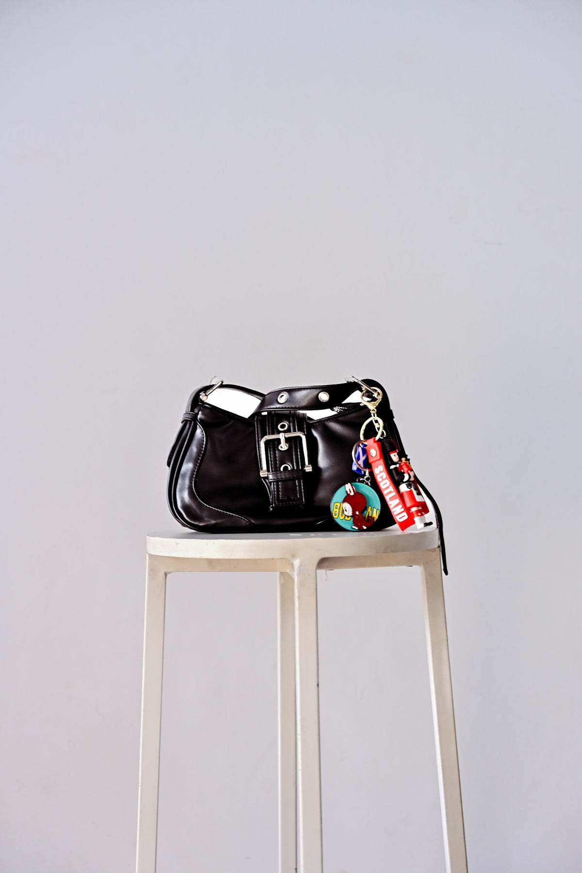 Roxie sling bag