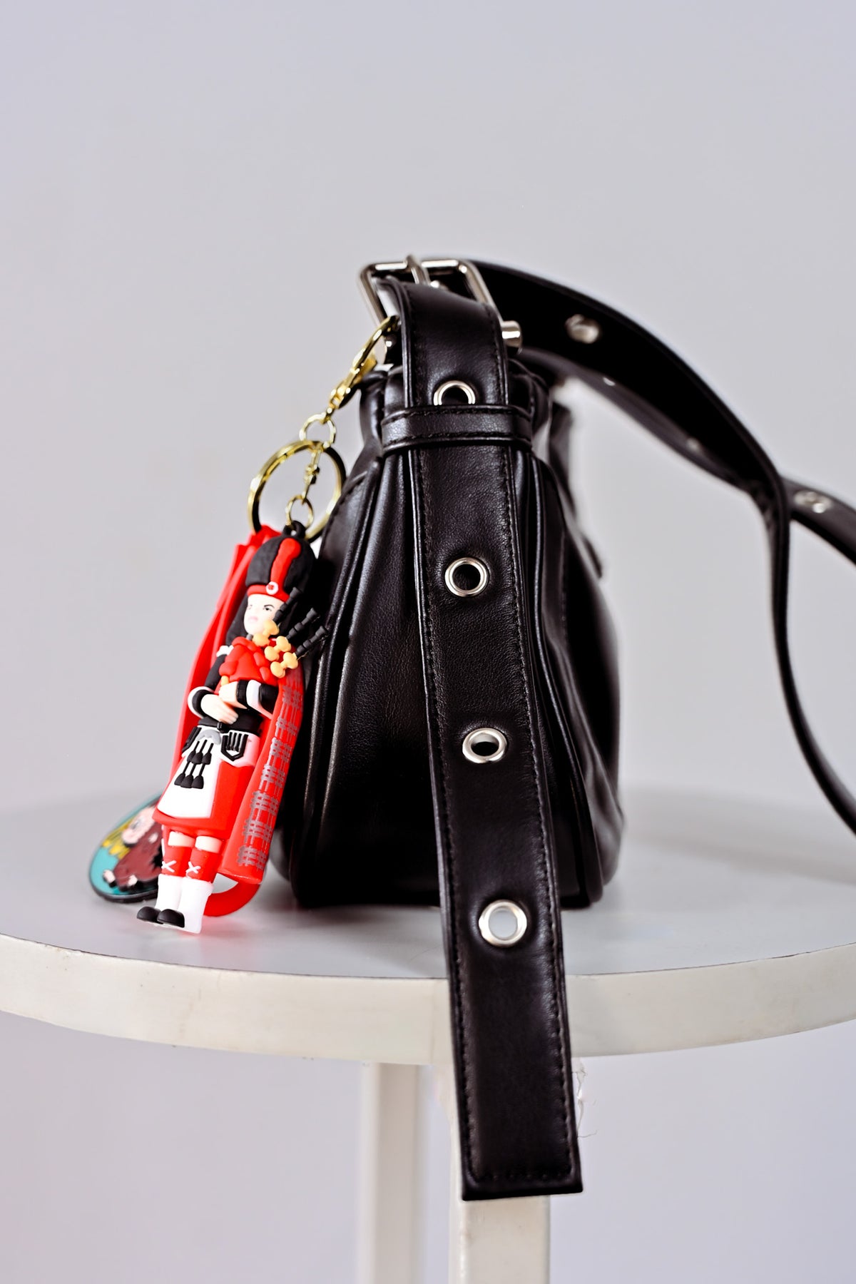 Roxie sling bag